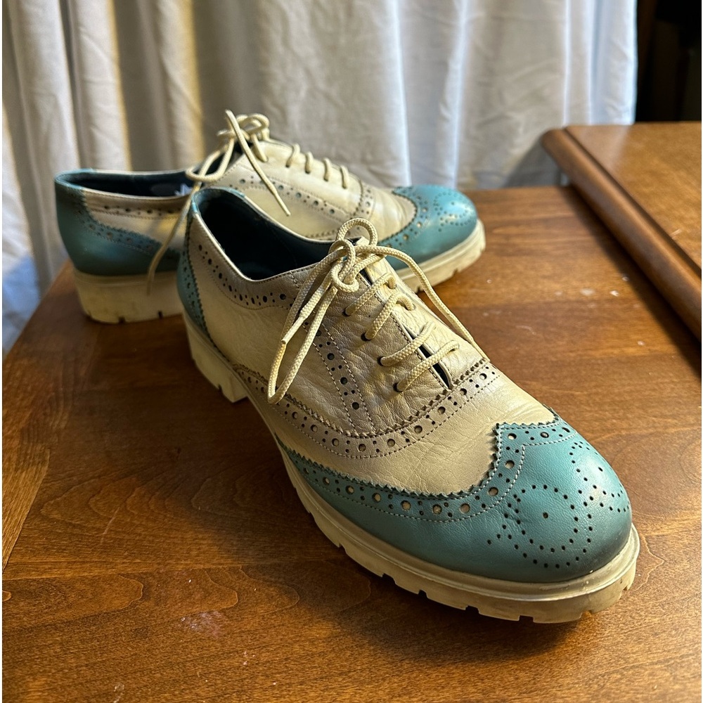 Super cute and classy mock saddle shoes.